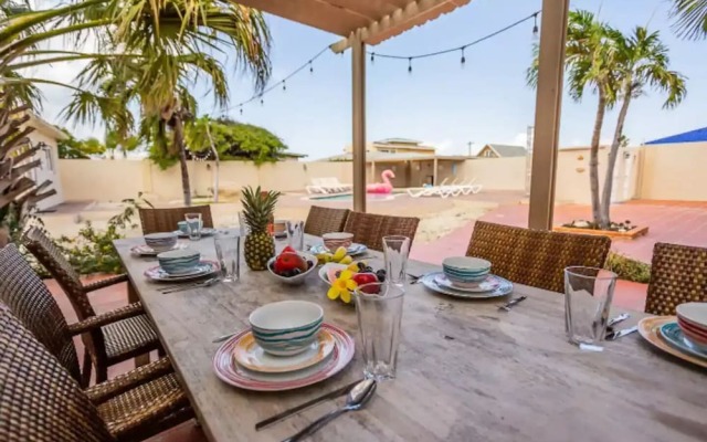 Spacious 6BR Villa w Pool Close2beach Sleeps 16