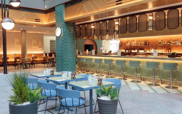Holiday Inn London Heathrow - Bath Road by IHG