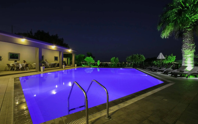 Hillside Studios & Apartments