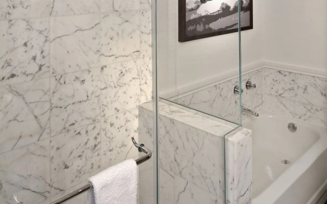 Kimpton George Hotel by IHG