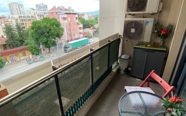 Modern & Central 1BR Apartment with lovely terrace