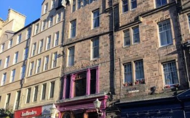 Stylish Studio on the Royal Mile