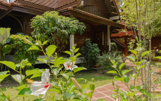 Coral Hotel Bangsaphan