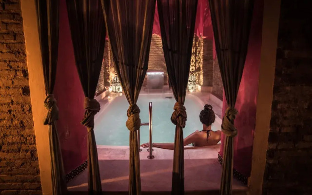 Arteaga Hostal & Baños Árabes Elvira