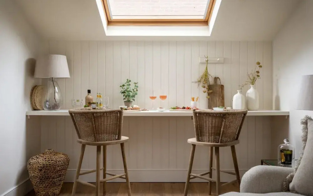Charming Mews House in Historic Winchester