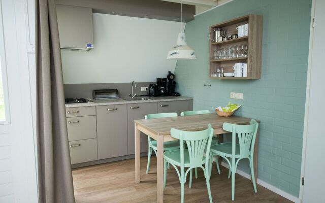 Restyled Bungalow With Dishwasher, Located on De Veluwe