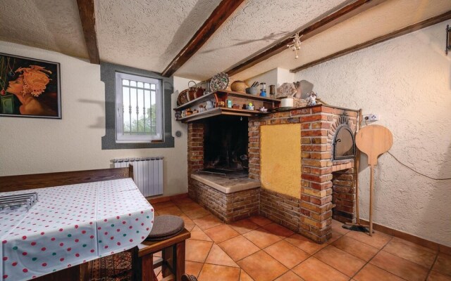 Beautiful Home in Sv.lovrec With Wifi, Outdoor Swimming Pool and 2 Bedrooms - Hotel in Porec - Photo 5