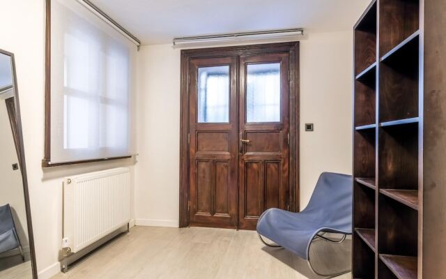 Convenient Flat w Garden 10 min to Galataport