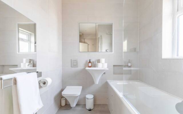 Sleek Scandi-inspired 2BD Flat, Fulham