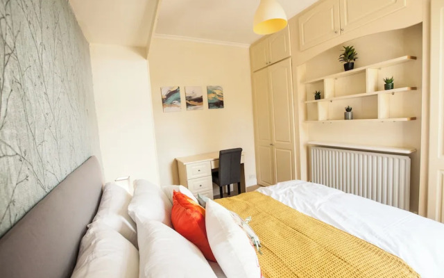 Comfy Kingston Central Garden House & Free Parking
