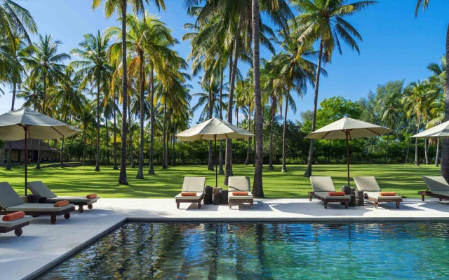 Sira Beach House