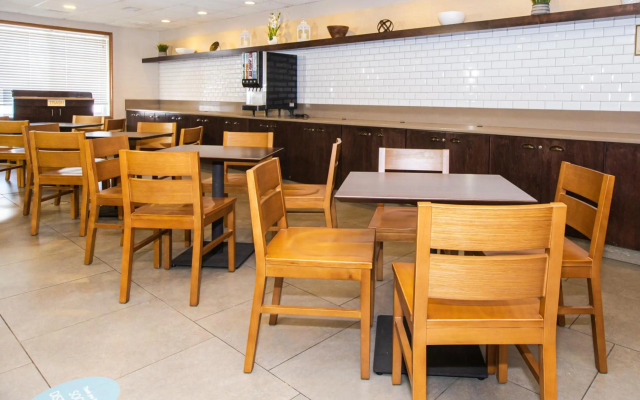 Country Inn & Suites by Radisson, Rapid City, SD