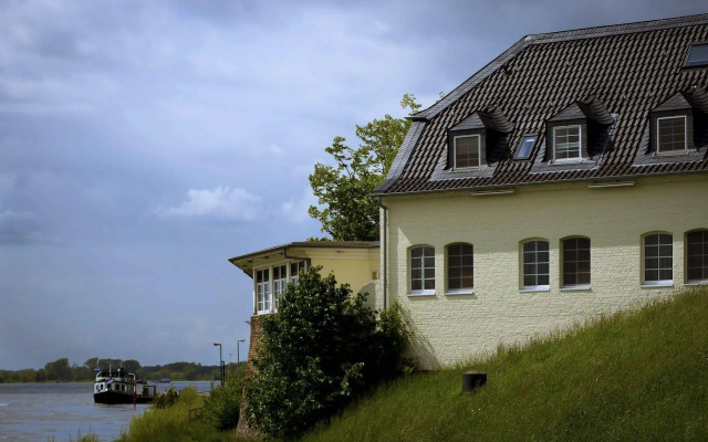 Schnellenburg am Rhein