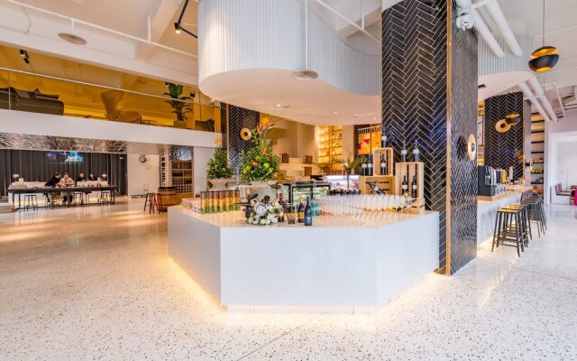 Rezen Sunbow Hotel
