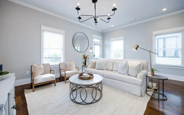 City Views Pool Hot Tub Mini Golf