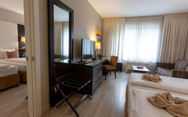 Lions Garden Hotel