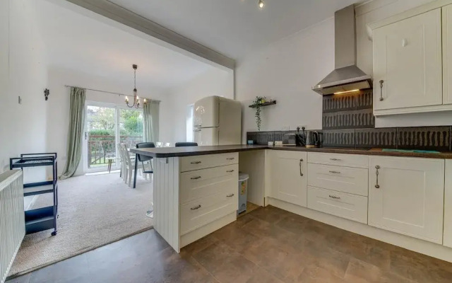3BR Detached Bungalow w/Parking