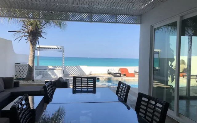 Caprice 7 Ocean Front Villa private Pool