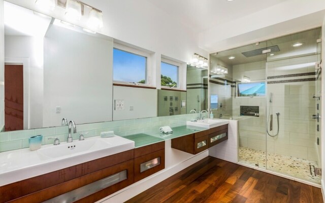 Punahele Point 3 Bedroom Home by Redawning