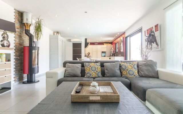 Serene Villa in Saint-Victor-la-Coste with Private Pool