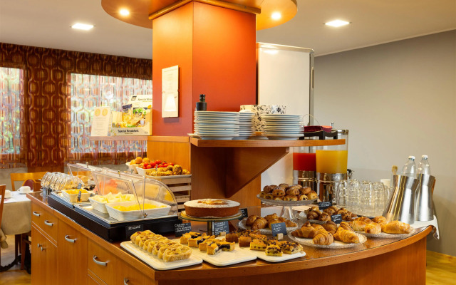 La Villa, Sure Hotel Collection by Best Western