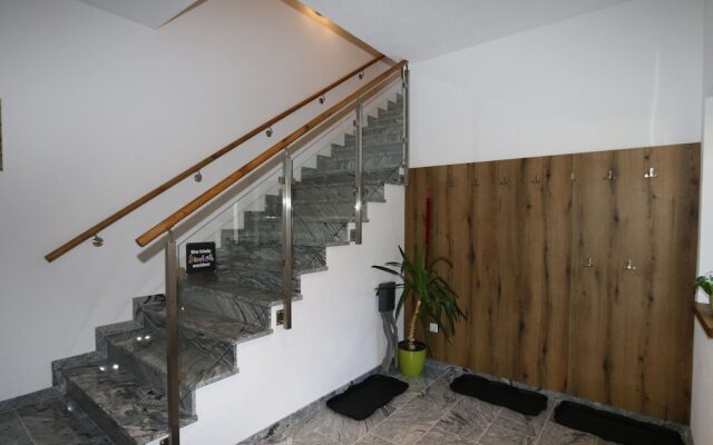 High-quality Holiday Apartment in Oberkrimml Near Waterfalls