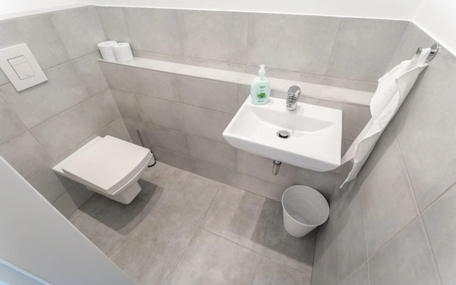 BpR CHIC White Home with Terrace & A/C & Garage