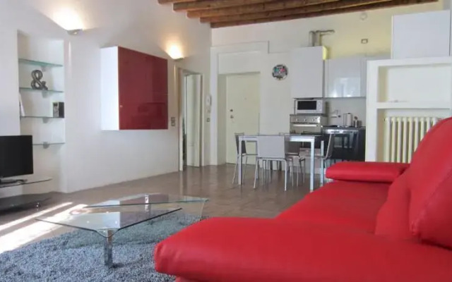 Temporary House - Naviglio Sforza