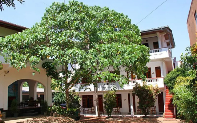 Hotel Happy Night Holiday Inn