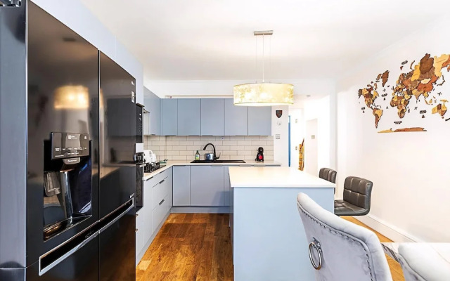 Spacious 4-bed House Near Liverpool St