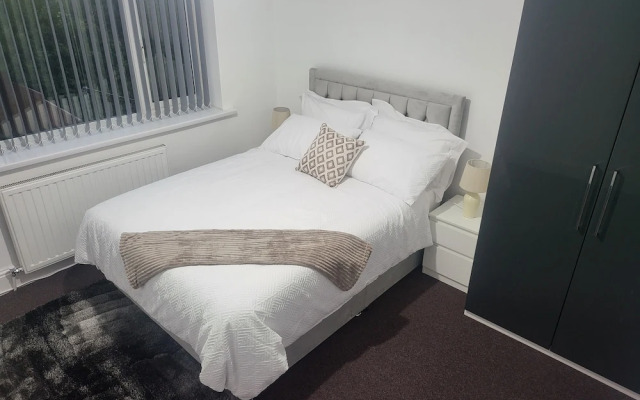 Charming 3-bed House in Blackley Manchester