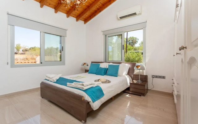 Villa Stone House in Neo Chorio