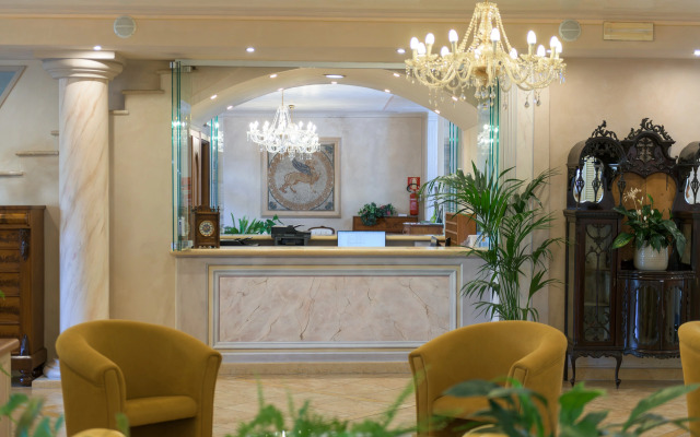 Hotel Regina Del Garda Suite