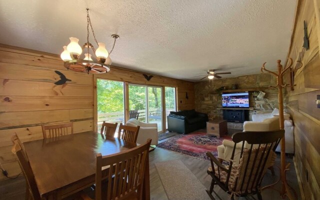 Deep Creek Overlook 3 Bedroom Cabin by Redawning