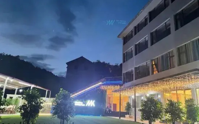 Mengka Holiday Inn