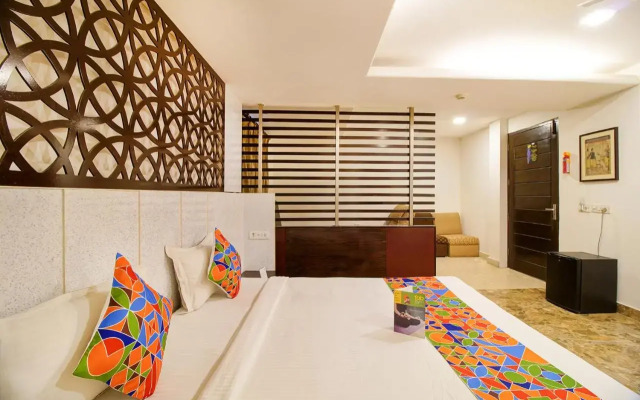 Fabhotel White Klove