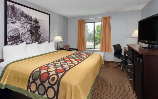 Super 8 Sun Prairie/madison E