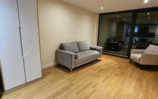 Modern & Lovely 2 Bed in London