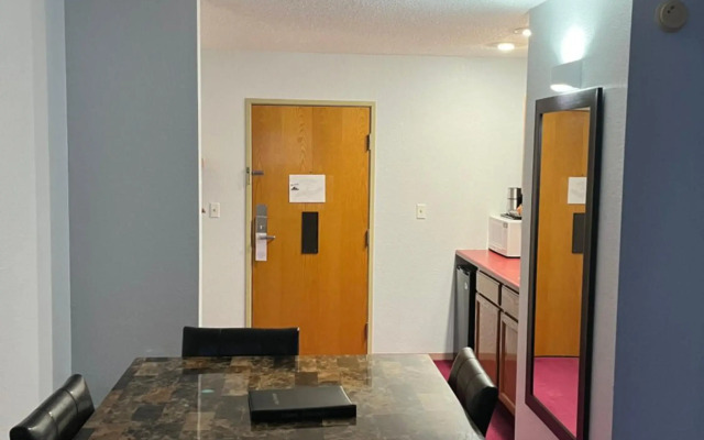 Pictured Rocks Inn & Suites