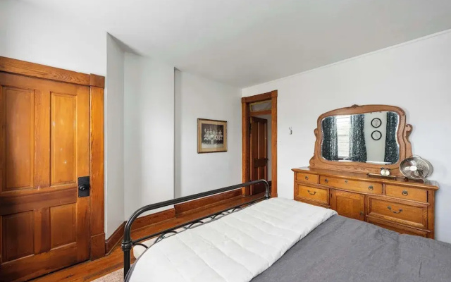 German Charm Suites Sleeps 8!