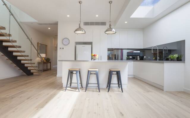 Boutique Stays - Contempo