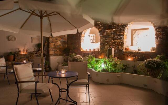 Dafnis Studios & Apartments