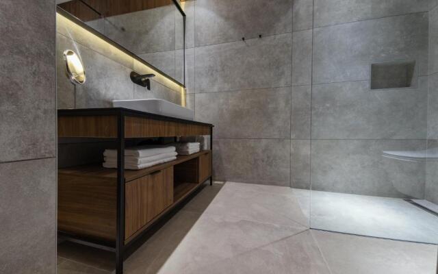 Dezman Luxury Center