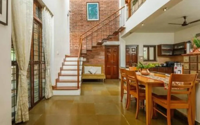 Kerala Style Villa by Stayjade | AC | 4bhk | fishpond