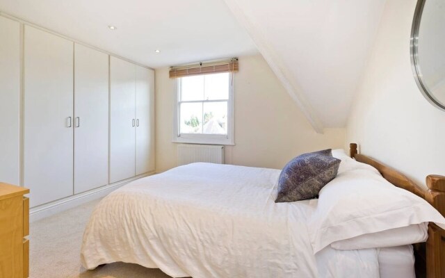 Spacious & Bright 2-bed Flat By Wandsworth Common