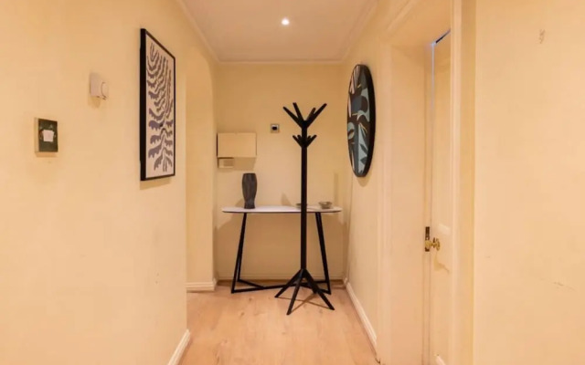The Woking Wonder Captivating 3bdr Flat With Parking