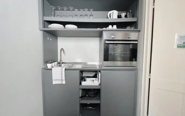 Spacious 1BR Apartment on Charming Street