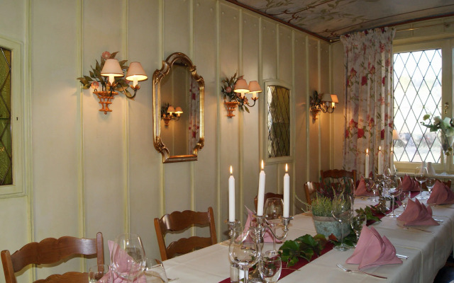 Restaurant At Keller Hotel