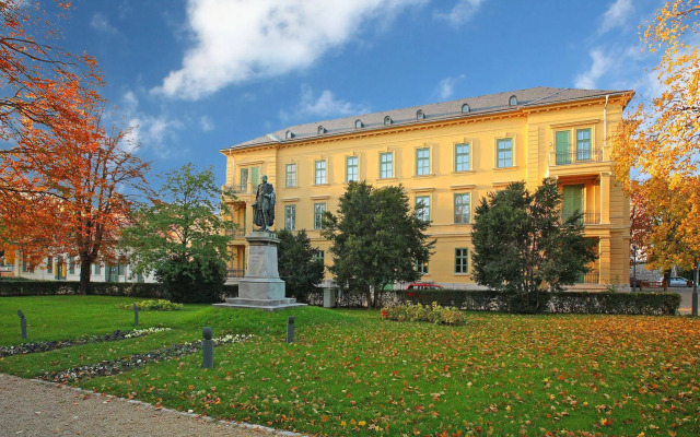Ipoly Residence - Executive Hotel Suites