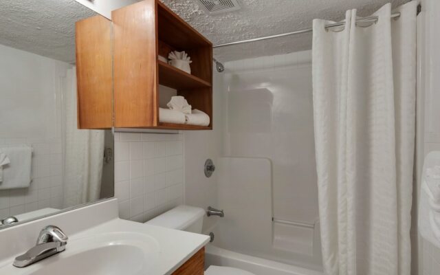 Ramada by Wyndham Panama City Beach / Beachfront